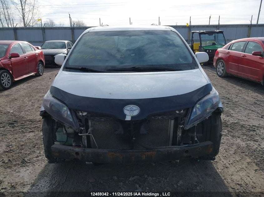 5TDXK3DC8DS297939 2013 TOYOTA SIENNA photo no. 13