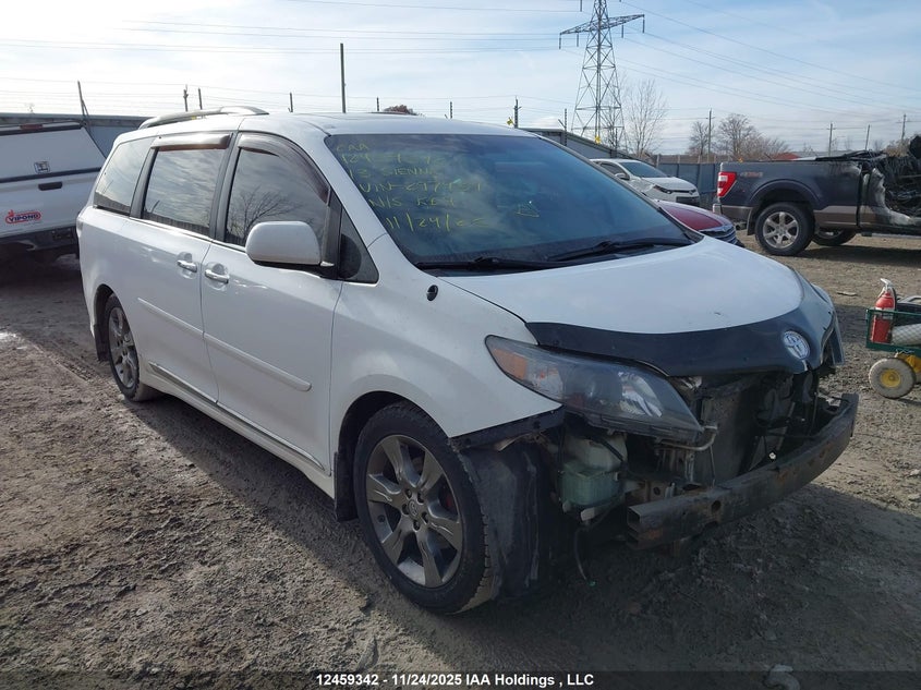 5TDXK3DC8DS297939 2013 TOYOTA SIENNA photo no. 4