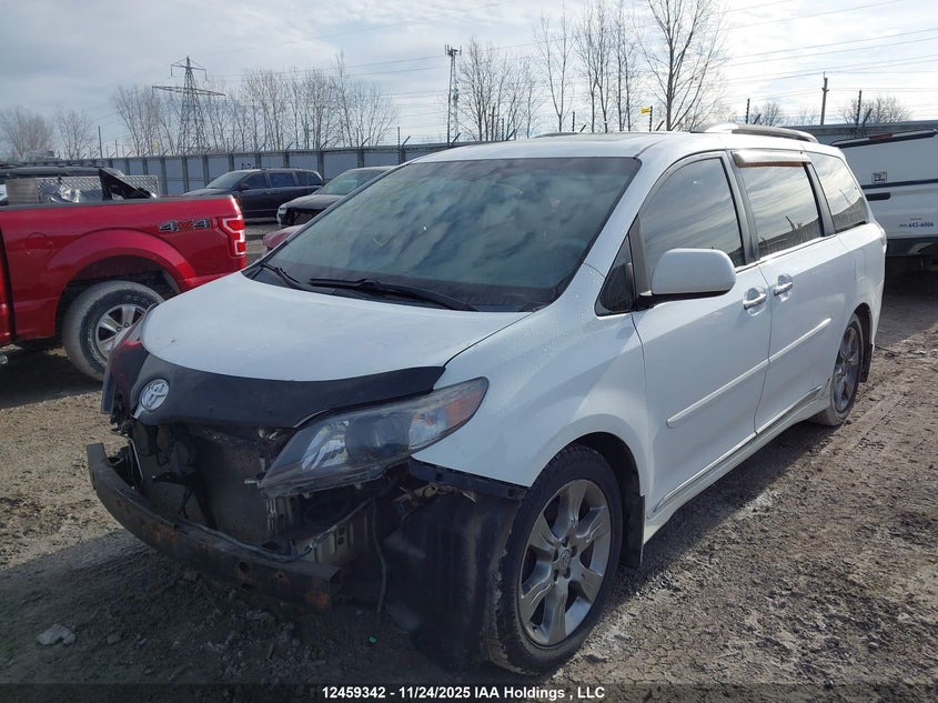 5TDXK3DC8DS297939 2013 TOYOTA SIENNA photo no. 2