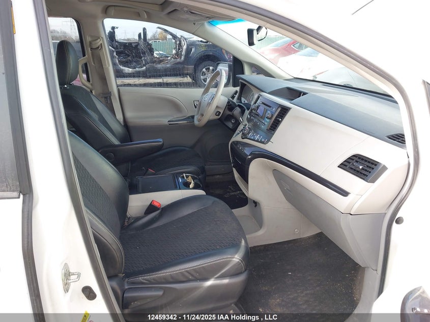 5TDXK3DC8DS297939 2013 TOYOTA SIENNA photo no. 5