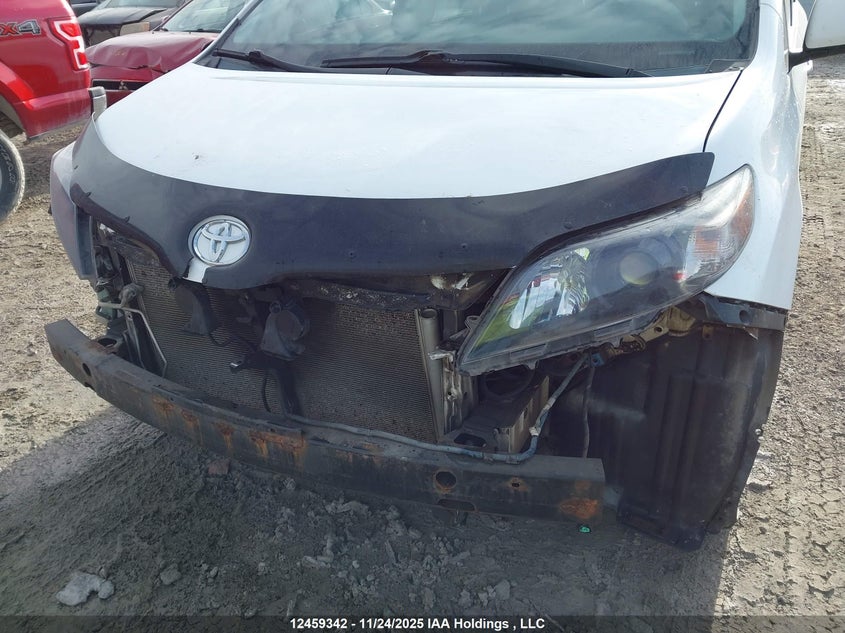 5TDXK3DC8DS297939 2013 TOYOTA SIENNA photo no. 6