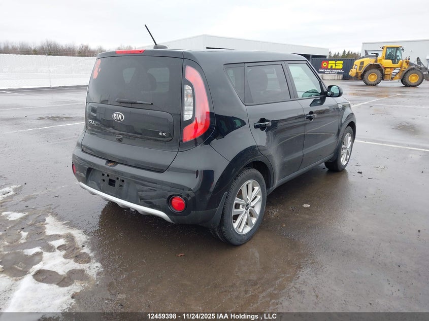 KNDJP3A52J7620448 2018 KIA SOUL photo no. 4