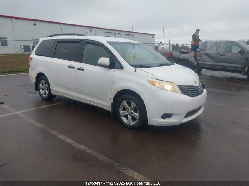 5TDZK3DC9ES449088 2014 Toyota Sienna 7 Passenger auction photo 1