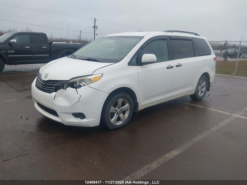 5TDZK3DC9ES449088 2014 TOYOTA SIENNA photo no. 2