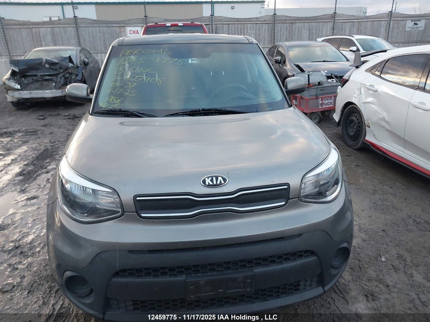 KNDJN2A28J7527908 2018 KIA SOUL photo no. 13