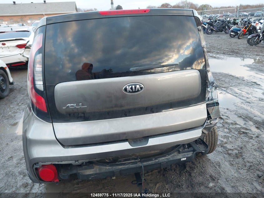 KNDJN2A28J7527908 2018 KIA SOUL photo no. 17