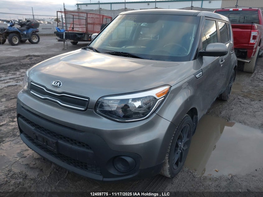 KNDJN2A28J7527908 2018 KIA SOUL photo no. 2