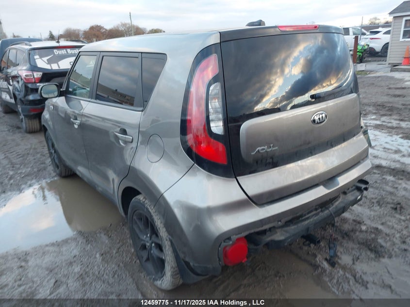 KNDJN2A28J7527908 2018 KIA SOUL photo no. 3
