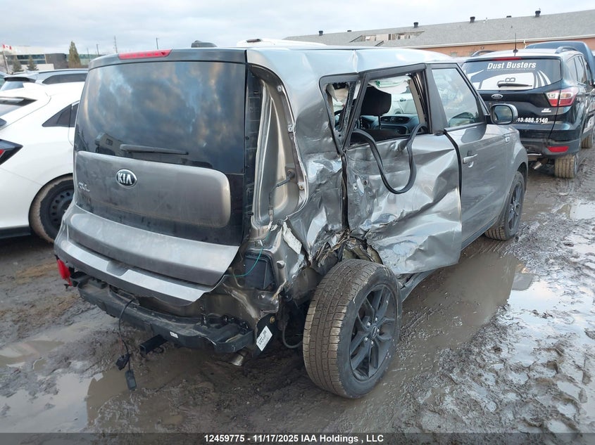 KNDJN2A28J7527908 2018 KIA SOUL photo no. 4