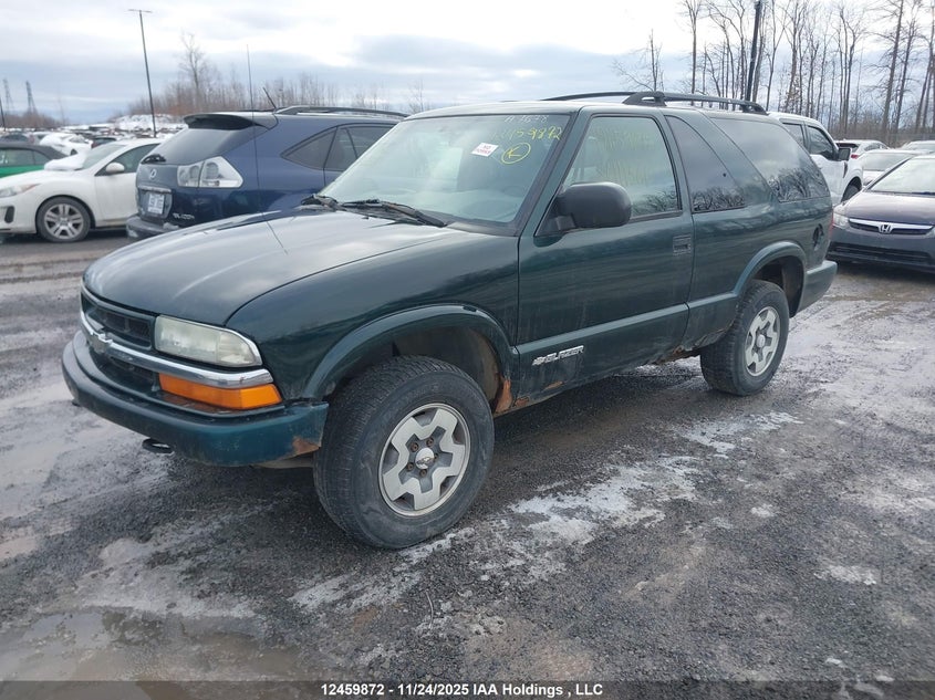 2005 Chevrolet Blazer, Left Side, IAAI, VIN 1GNCT18X35K111561 — photo 2