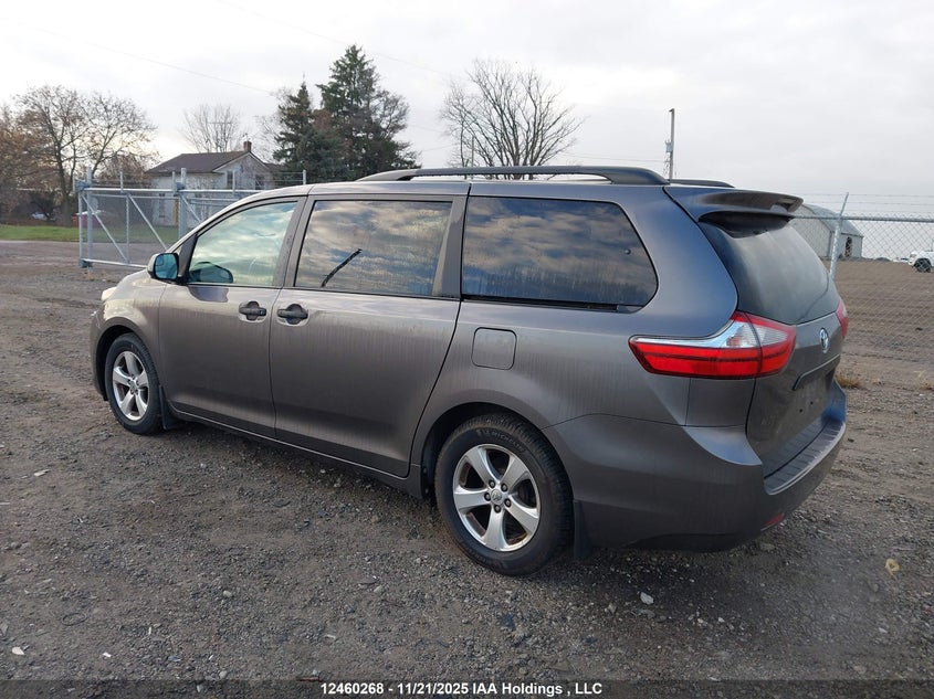 5TDZZ3DC8HS799442 2017 TOYOTA SIENNA photo no. 3