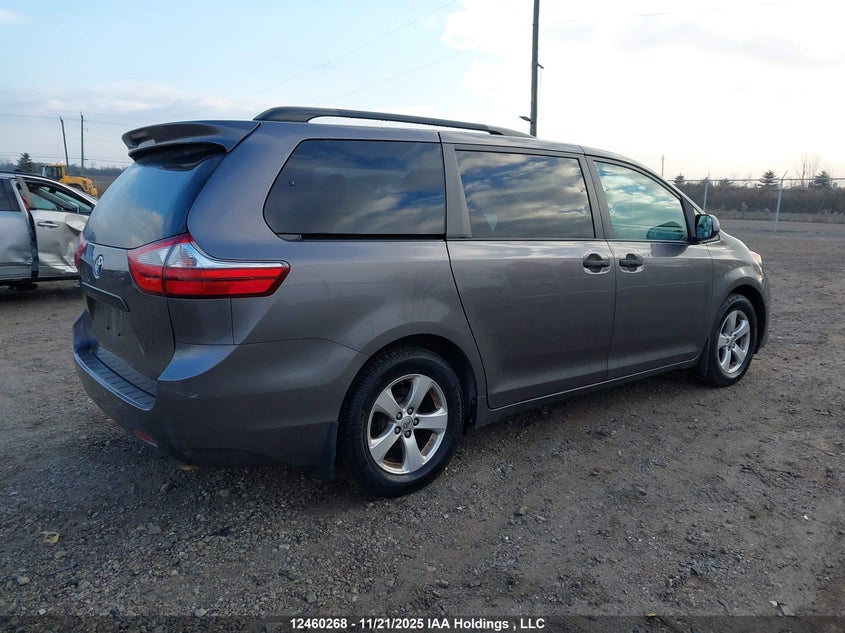 5TDZZ3DC8HS799442 2017 TOYOTA SIENNA photo no. 4