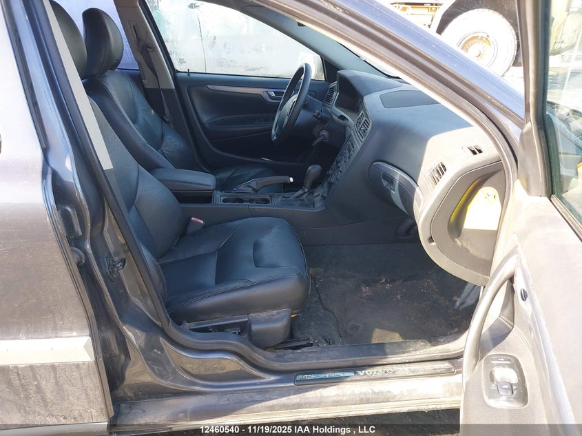 YV1SW59V342362492 2004 VOLVO V70 photo no. 5