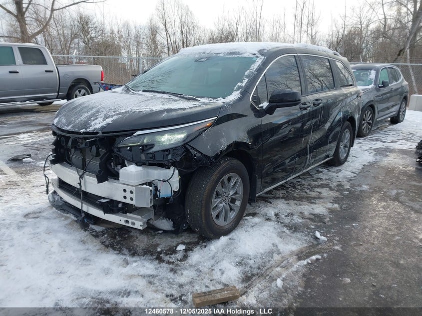 5TDGSKFC3SS178734 2025 TOYOTA SIENNA photo no. 2