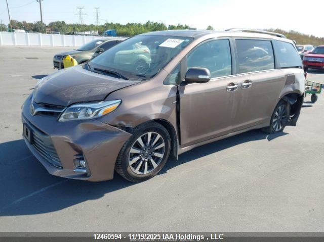5TDDZ3DC7JS208565 2018 TOYOTA SIENNA photo no. 3