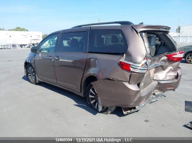 5TDDZ3DC7JS208565 2018 TOYOTA SIENNA photo no. 4