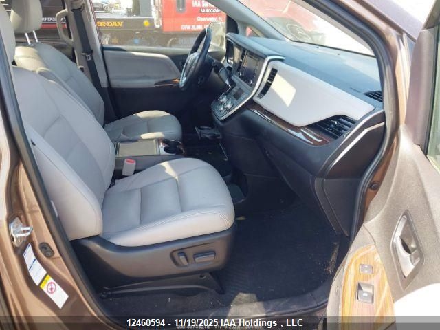 2018 Toyota Sienna Xle/Xle Premium/Limited/Limited Premium VIN: 5TDDZ3DC7JS208565 Lot: 12460594