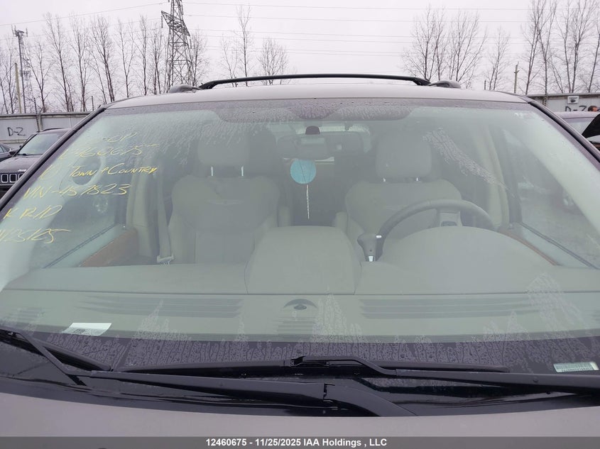 2010 Chrysler Town & Country Limited VIN: 2A4RR6DX2AR457823 Lot: 12460675