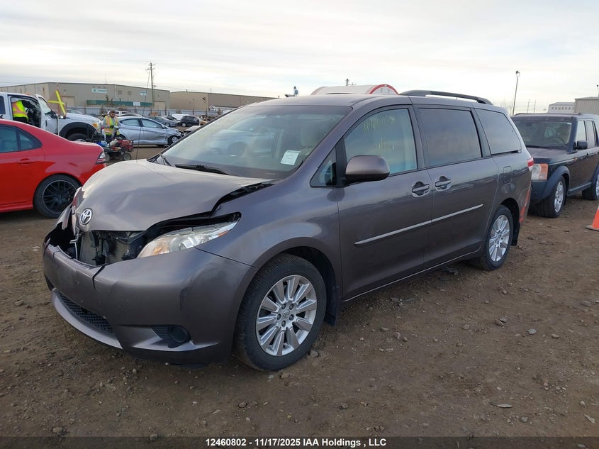 5TDJK3DC5ES089444 2014 TOYOTA SIENNA photo no. 2