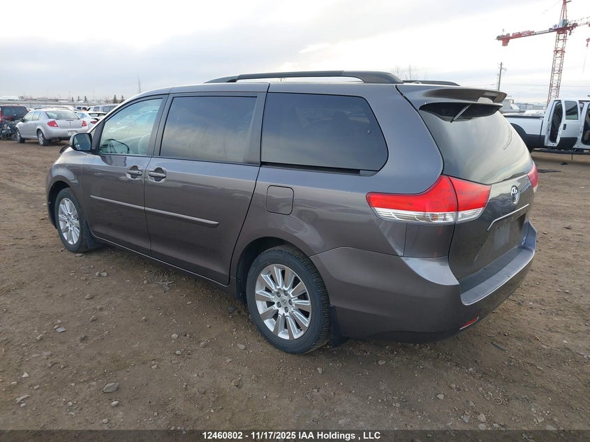 5TDJK3DC5ES089444 2014 TOYOTA SIENNA photo no. 3