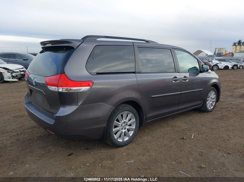 5TDJK3DC5ES089444 2014 TOYOTA SIENNA photo no. 4