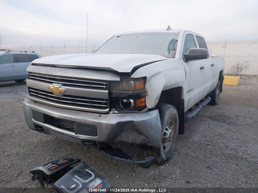 1GC1KUEG0JF274793 2018 CHEVROLET SILVERADO photo no. 2