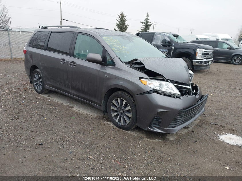5TDJZ3DC5JS192014 2018 Toyota Sienna Le auction photo 1