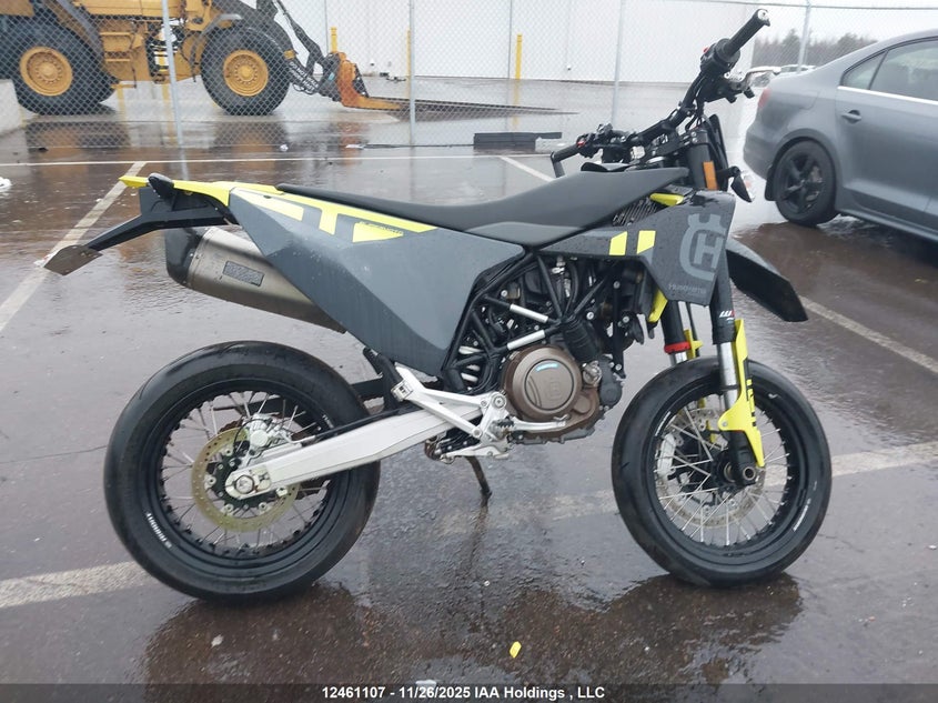 VBKUSV402RM763368 2024 HUSQVARNA 701 photo no. 16