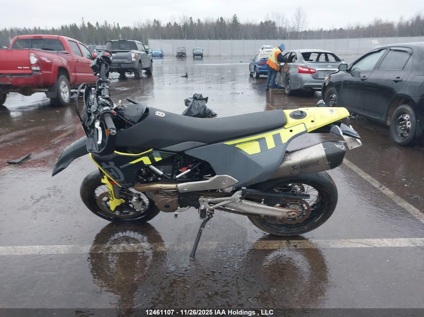 VBKUSV402RM763368 2024 HUSQVARNA 701 photo no. 17
