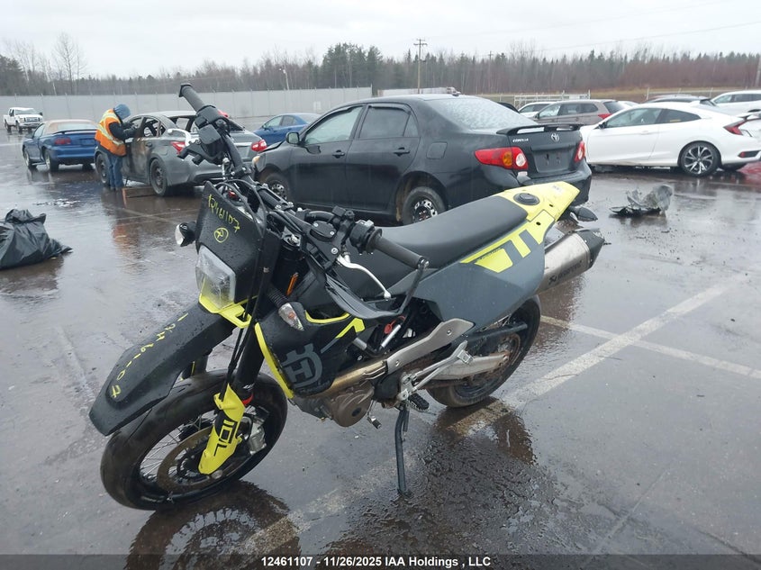 VBKUSV402RM763368 2024 HUSQVARNA 701 photo no. 2