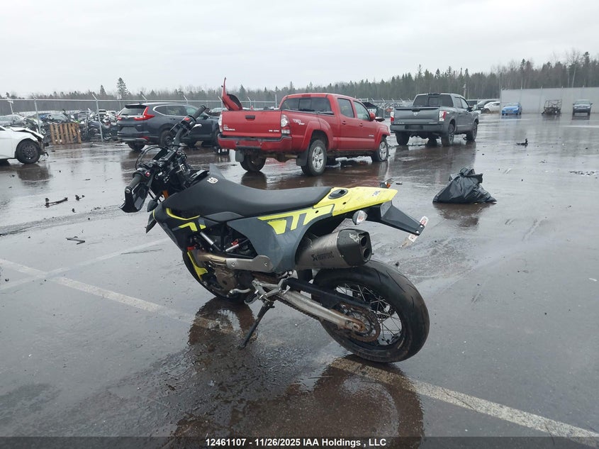 VBKUSV402RM763368 2024 HUSQVARNA 701 photo no. 3