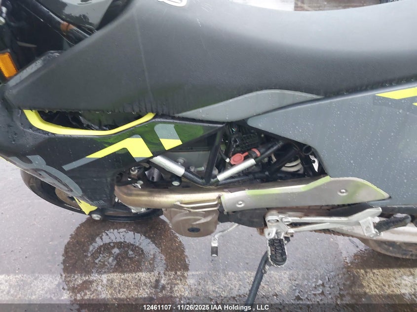 VBKUSV402RM763368 2024 HUSQVARNA 701 photo no. 9