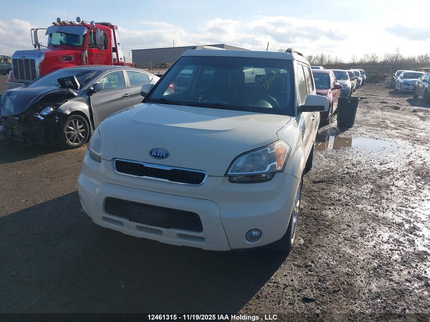 KNDJT2A26B7342649 2011 KIA SOUL photo no. 2