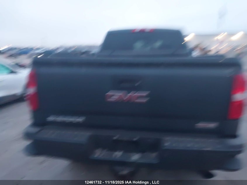 1GT12TEG1JF167570 2018 GMC SIERRA photo no. 17