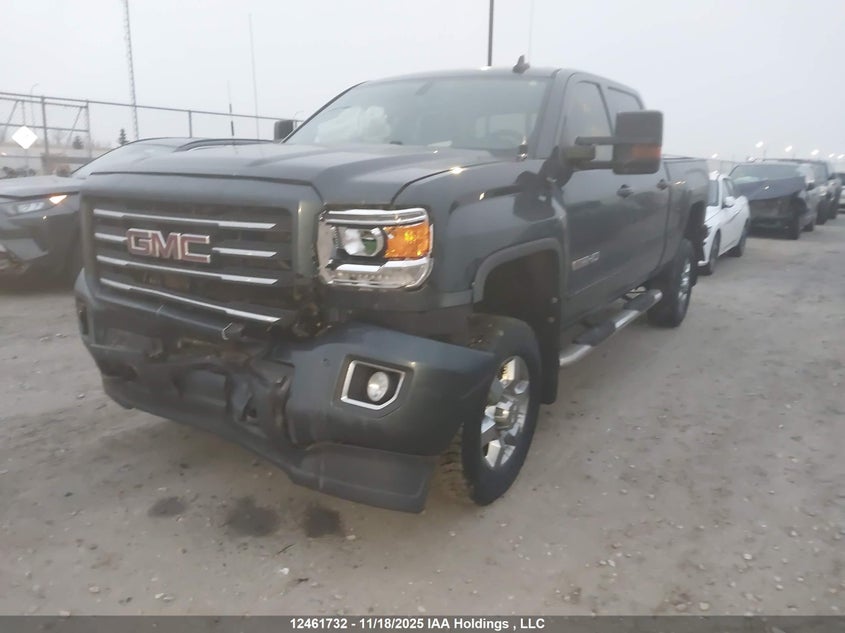 1GT12TEG1JF167570 2018 GMC SIERRA photo no. 2
