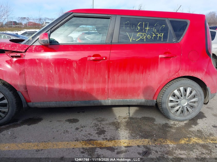 KNDJN2A27J7526779 2018 KIA SOUL photo no. 14