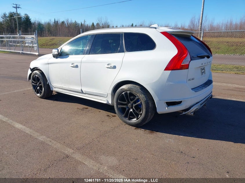 YV4902DZ7B2166452 2011 VOLVO  photo no. 3