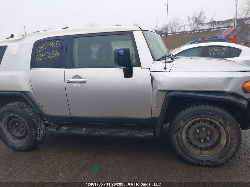 JTEBU11F270025266 2007 TOYOTA FJ CRUISER photo no. 13