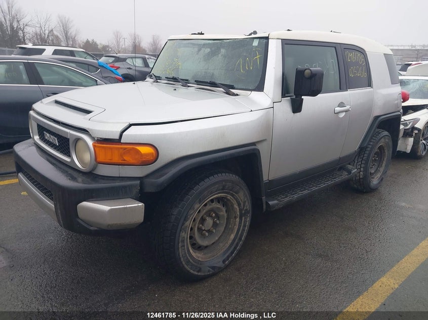 JTEBU11F270025266 2007 TOYOTA FJ CRUISER photo no. 2