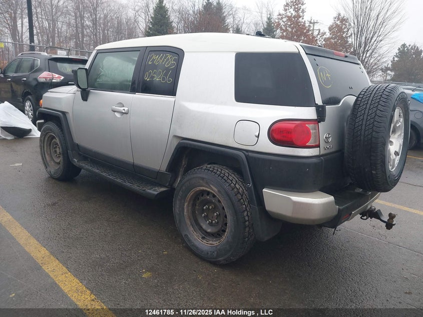 JTEBU11F270025266 2007 TOYOTA FJ CRUISER photo no. 3
