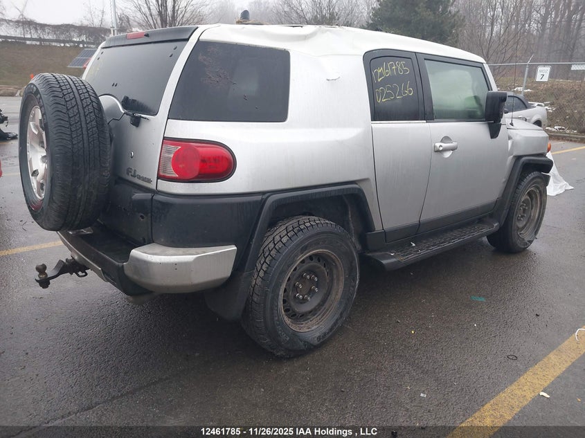 JTEBU11F270025266 2007 TOYOTA FJ CRUISER photo no. 4