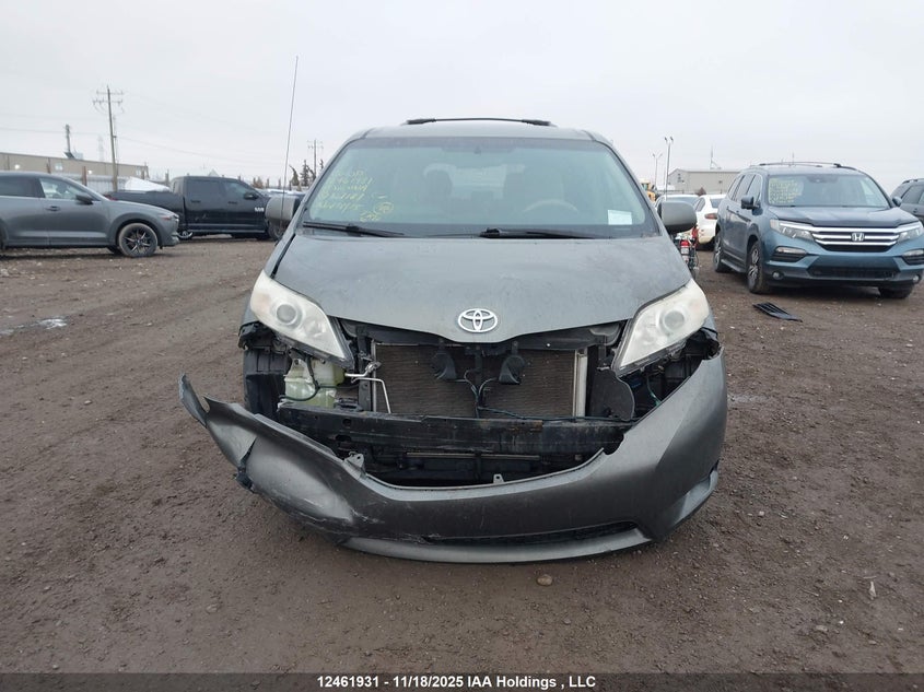 5TDZK3DC6BS107187 2011 TOYOTA SIENNA photo no. 12