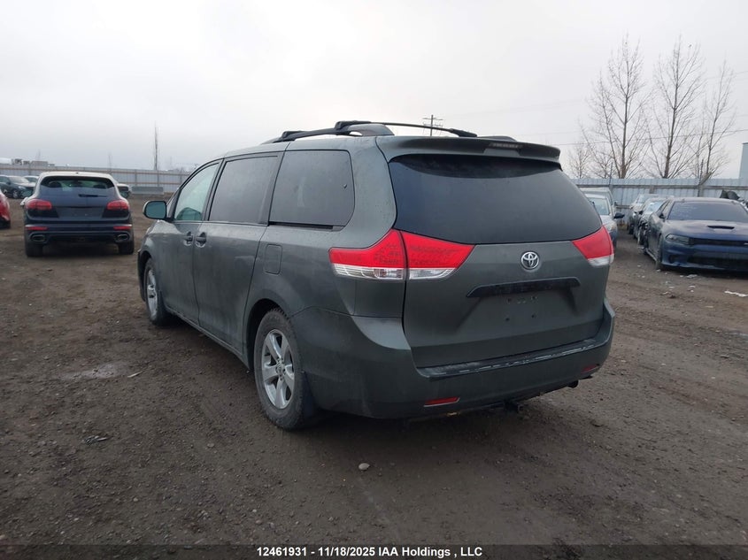5TDZK3DC6BS107187 2011 TOYOTA SIENNA photo no. 3