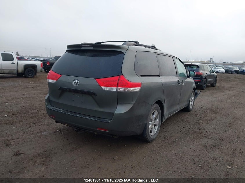 5TDZK3DC6BS107187 2011 TOYOTA SIENNA photo no. 4