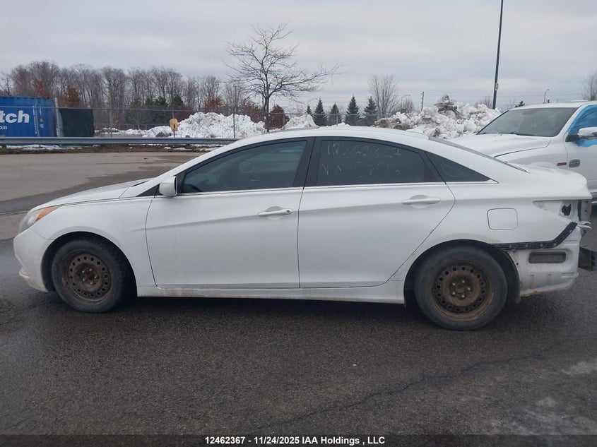 5NPEB4AC8BH053616 2011 HYUNDAI SONATA photo no. 15