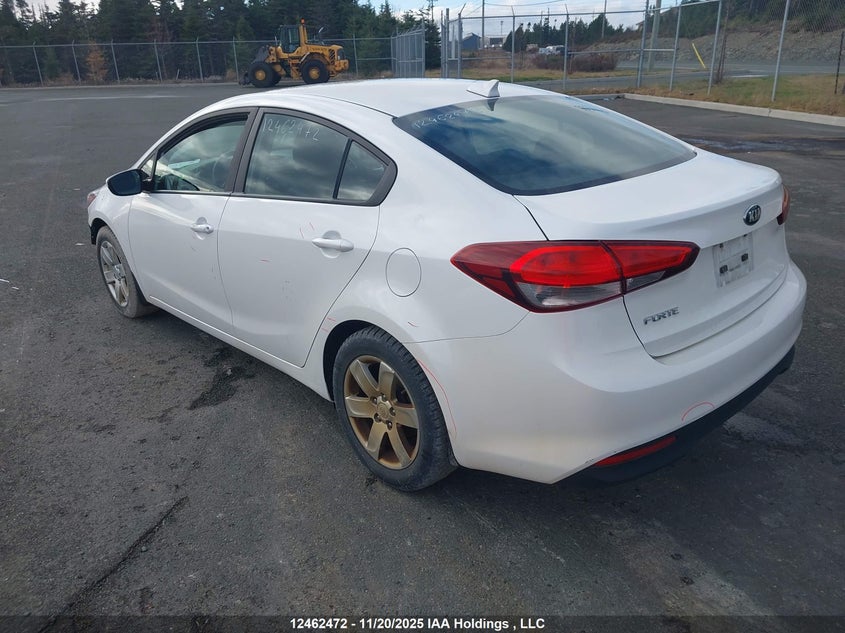 3KPFL4A7XJE281933 2018 KIA FORTE photo no. 3