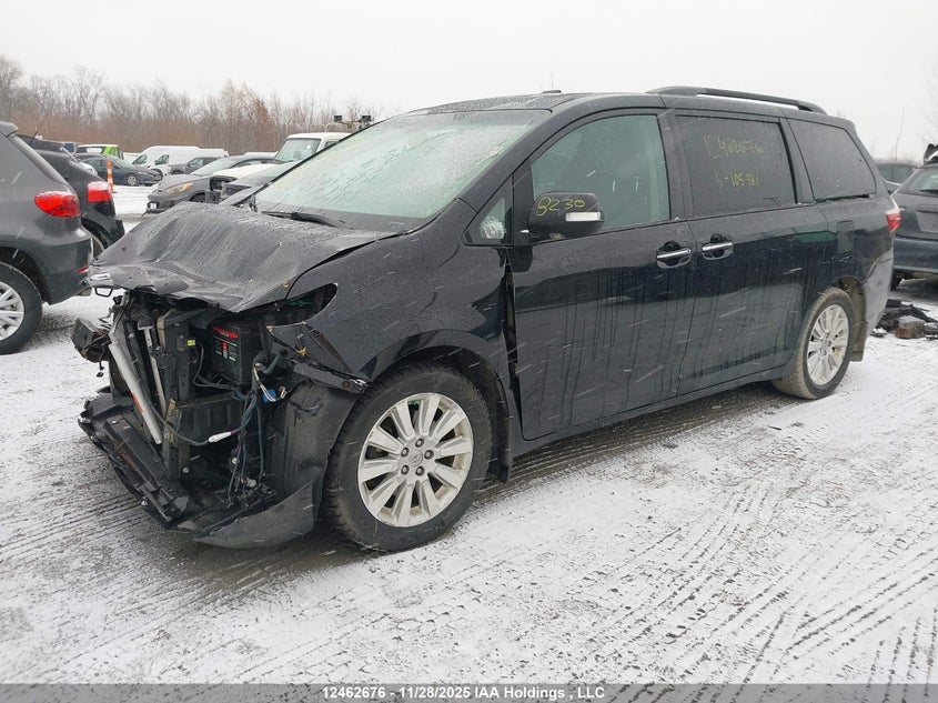 5TDDK3DC3FS105381 2015 TOYOTA SIENNA photo no. 2