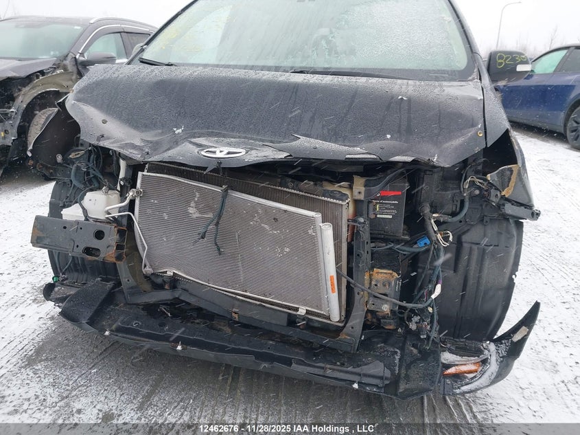 5TDDK3DC3FS105381 2015 TOYOTA SIENNA photo no. 6
