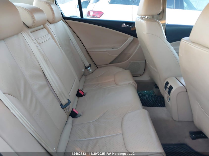 2007 Volkswagen Passat 2.0T Luxury Leather VIN: WVWEK73C17P012142 Lot: 12462833