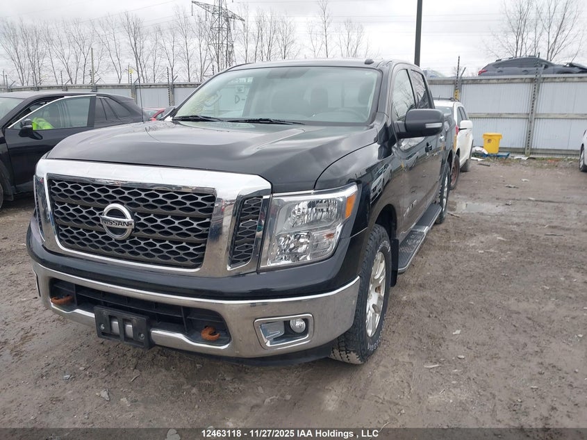 1N6AA1EJ3JN515777 2018 NISSAN TITAN photo no. 2